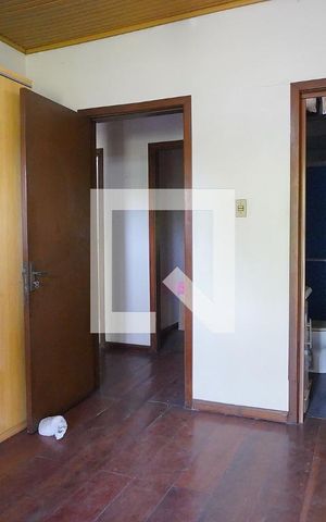 Casa à venda com 280m², 4 quartos e 2 vagasSuíte