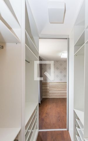Apartamento para alugar com 107m², 4 quartos e 3 vagas Apartamento para alugar com 107m², 4 quartos e 3 vagasCloset da suíte