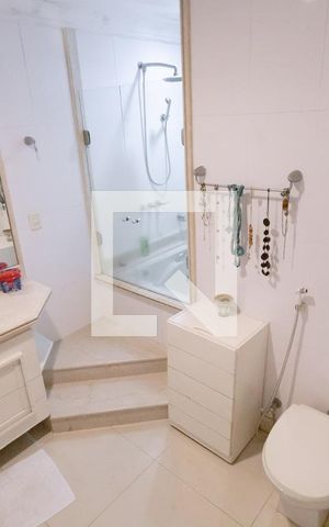 Apartamento à venda com 230m², 3 quartos e 1 vagaBanheiro da Suíte 1