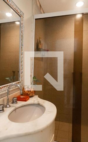 Apartamento à venda com 230m², 3 quartos e 1 vagaBanheiro da Suíte 2