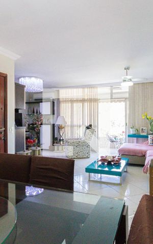 Apartamento à venda com 161m², 3 quartos e 1 vaga Apartamento à venda com 161m², 3 quartos e 1 vagaSala
