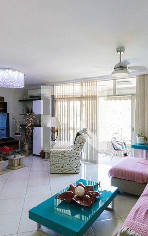 Apartamento à venda com 161m², 3 quartos e 1 vaga Apartamento à venda com 161m², 3 quartos e 1 vagaSala