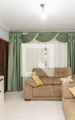 Casa à venda com 120m², 2 quartos e 2 vagas Casa à venda com 120m², 2 quartos e 2 vagasSala