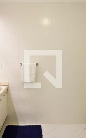 Casa à venda com 340m², 3 quartos e 3 vagasBanheiro da Suíte 1