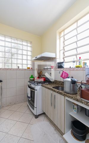 Casa à venda com 205m², 4 quartos e 1 vaga Casa à venda com 205m², 4 quartos e 1 vagaCozinha