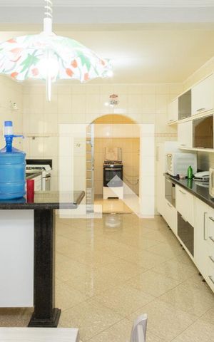 Casa à venda com 270m², 4 quartos e 2 vagasCozinha 