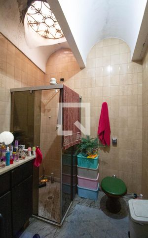 Casa para alugar com 1600m², 4 quartos e 6 vagas Casa para alugar com 1600m², 4 quartos e 6 vagasBanheiro 2