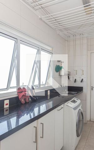 Apartamento à venda com 140m², 2 quartos e 3 vagas Apartamento à venda com 140m², 2 quartos e 3 vagasÁrea de Serviço