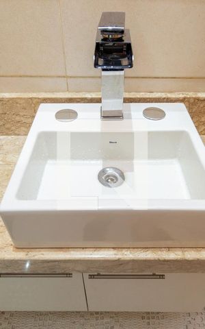 Casa à venda com 250m², 4 quartos e 4 vagas Casa à venda com 250m², 4 quartos e 4 vagasDetalhe - Lavabo