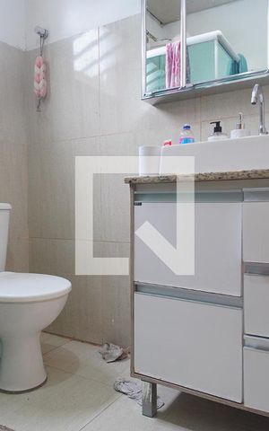 Casa à venda com 180m², 2 quartos e 2 vagasBanheiro