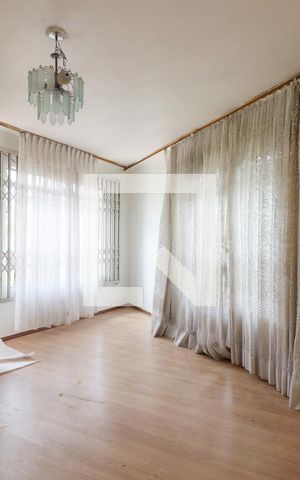 Casa para alugar com 170m², 3 quartos e 4 vagasSala