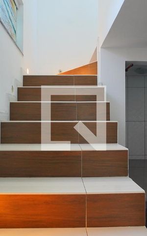 Apartamento para alugar com 100m², 1 quarto e sem vagaEscada para Suíte