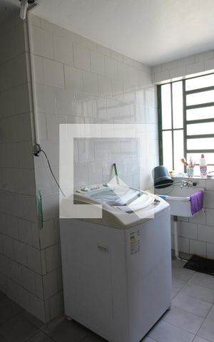 Casa à venda com 180m², 5 quartos e 1 vagaÁrea de Serviço