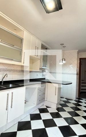Casa à venda com 180m², 3 quartos e 2 vagas Casa à venda com 180m², 3 quartos e 2 vagasCozinha