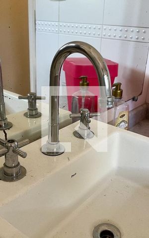 Casa à venda com 180m², 3 quartos e 2 vagas Casa à venda com 180m², 3 quartos e 2 vagasBanheiro da Suíte