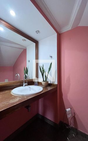 Casa à venda com 180m², 3 quartos e 2 vagas Casa à venda com 180m², 3 quartos e 2 vagasLavabo
