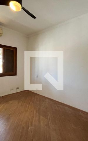 Casa à venda com 180m², 3 quartos e 2 vagas Casa à venda com 180m², 3 quartos e 2 vagasSuite