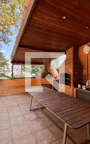 Casa à venda com 180m², 3 quartos e 2 vagas Casa à venda com 180m², 3 quartos e 2 vagasChurrasqueira