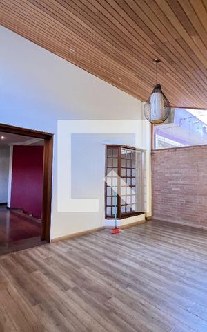 Casa à venda com 180m², 3 quartos e 2 vagas Casa à venda com 180m², 3 quartos e 2 vagasSala de TV