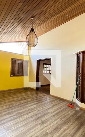 Casa à venda com 180m², 3 quartos e 2 vagas Casa à venda com 180m², 3 quartos e 2 vagasSala de TV