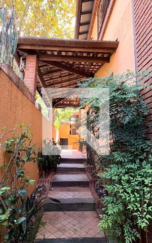 Casa à venda com 180m², 3 quartos e 2 vagas Casa à venda com 180m², 3 quartos e 2 vagasEntrada