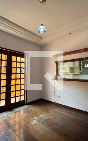Casa à venda com 180m², 3 quartos e 2 vagas Casa à venda com 180m², 3 quartos e 2 vagasCopa