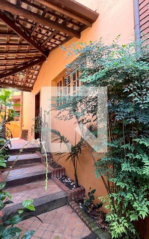 Casa à venda com 180m², 3 quartos e 2 vagas Casa à venda com 180m², 3 quartos e 2 vagasEntrada