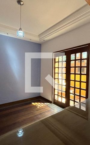 Casa à venda com 180m², 3 quartos e 2 vagas Casa à venda com 180m², 3 quartos e 2 vagasCopa