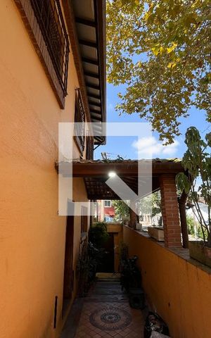 Casa à venda com 180m², 3 quartos e 2 vagas Casa à venda com 180m², 3 quartos e 2 vagasÁrea externa