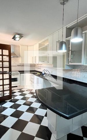 Casa à venda com 180m², 3 quartos e 2 vagas Casa à venda com 180m², 3 quartos e 2 vagasCozinha