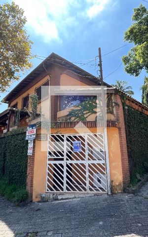 Casa à venda com 180m², 3 quartos e 2 vagas Casa à venda com 180m², 3 quartos e 2 vagasFachada