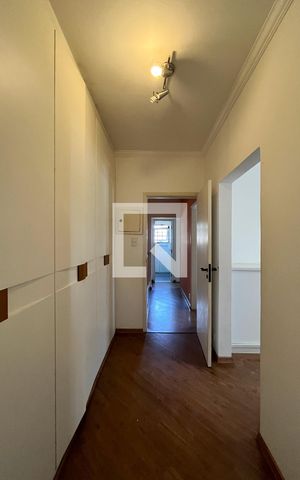Casa à venda com 180m², 3 quartos e 2 vagas Casa à venda com 180m², 3 quartos e 2 vagasCloset da Suíte