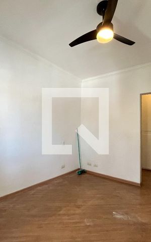 Casa à venda com 180m², 3 quartos e 2 vagas Casa à venda com 180m², 3 quartos e 2 vagasSuite