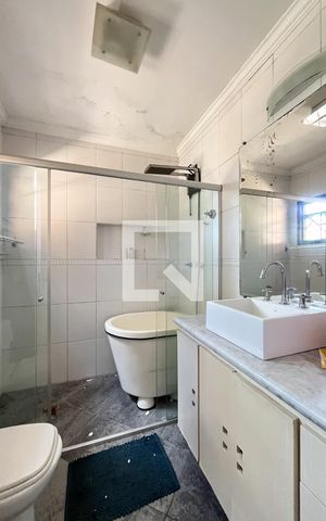 Casa à venda com 180m², 3 quartos e 2 vagas Casa à venda com 180m², 3 quartos e 2 vagasBanheiro da Suíte
