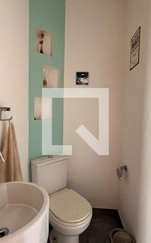 Casa à venda com 180m², 3 quartos e 2 vagas Casa à venda com 180m², 3 quartos e 2 vagasLavabo área externa
