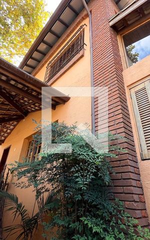 Casa à venda com 180m², 3 quartos e 2 vagas Casa à venda com 180m², 3 quartos e 2 vagasEntrada