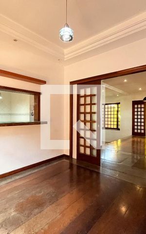 Casa à venda com 180m², 3 quartos e 2 vagas Casa à venda com 180m², 3 quartos e 2 vagasCopa