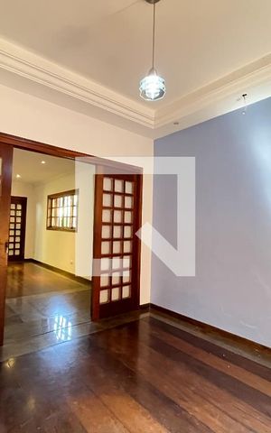 Casa à venda com 180m², 3 quartos e 2 vagas Casa à venda com 180m², 3 quartos e 2 vagasCopa