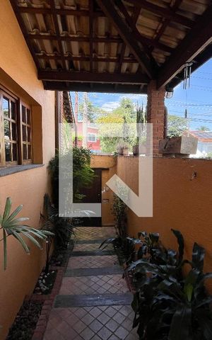 Casa à venda com 180m², 3 quartos e 2 vagas Casa à venda com 180m², 3 quartos e 2 vagasEntrada