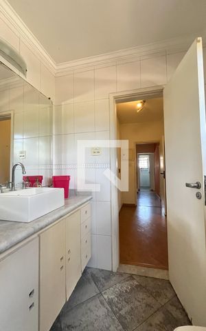 Casa à venda com 180m², 3 quartos e 2 vagas Casa à venda com 180m², 3 quartos e 2 vagasBanheiro da Suíte