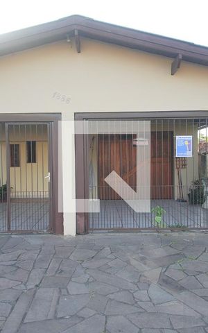 Casa à venda com 120m², 3 quartos e 2 vagas Casa à venda com 120m², 3 quartos e 2 vagasFachada
