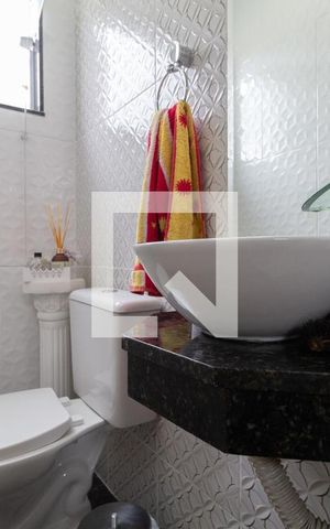 Casa de condomínio à venda com 150m², 3 quartos e 3 vagasLavabo