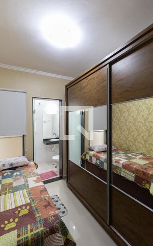 Casa de condomínio à venda com 150m², 3 quartos e 3 vagasSuíte 1