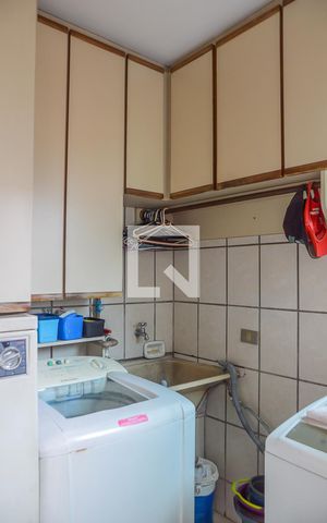 Casa à venda com 290m², 3 quartos e 5 vagas Casa à venda com 290m², 3 quartos e 5 vagasÁrea de Serviço