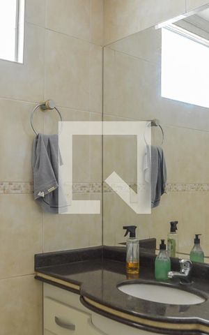 Casa à venda com 290m², 3 quartos e 5 vagas Casa à venda com 290m², 3 quartos e 5 vagasBanheiro da Suíte 2