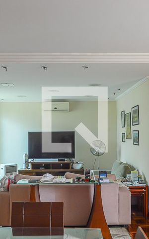Casa à venda com 290m², 3 quartos e 5 vagas Casa à venda com 290m², 3 quartos e 5 vagasSala