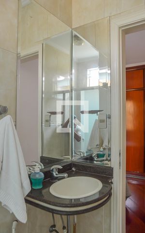 Casa à venda com 290m², 3 quartos e 5 vagas Casa à venda com 290m², 3 quartos e 5 vagasBanheiro da Suíte