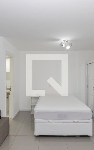Studio à venda com 33m², 1 quarto e 1 vaga Studio à venda com 33m², 1 quarto e 1 vagaStudio