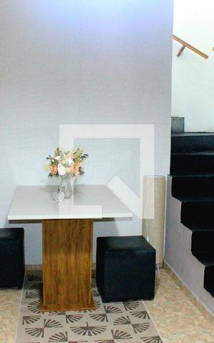 Casa à venda com 69m², 2 quartos e 1 vagaSala