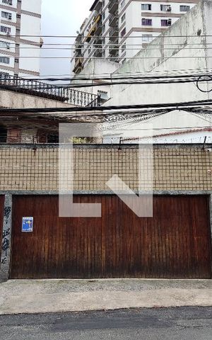 Casa à venda com 500m², 3 quartos e 3 vagas Casa à venda com 500m², 3 quartos e 3 vagasFachada da Casa